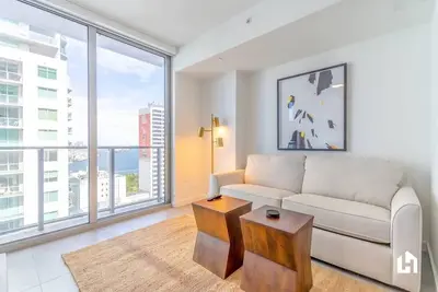 Image de Pool, Jacuzzi & Steps to Bayside, Prime Miami Spot