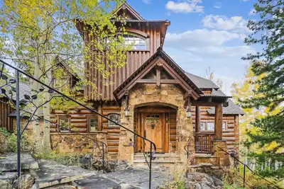 Endless Trails Cabin: Secluded Home Right Off the Golf Course.