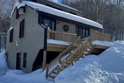 Image de Bluff’s Edge Secluded Retreat with 2 car garage!