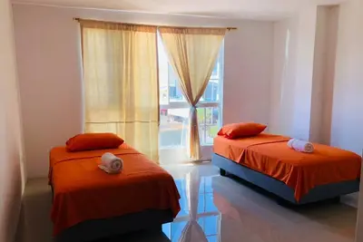 Image de 5 minutes from the Malecon! Cheap, comfortable and beautiful rooms.