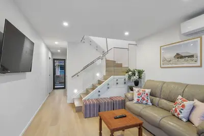 Image de Ventura Heights Townhouse with Parking and Patio