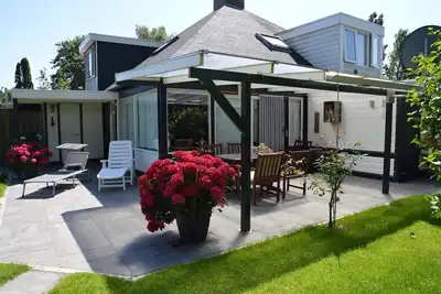 Image de Oasis of relaxation - Het Puppenhuisje with communal pool,