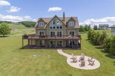 Image de New! Field Of Gold: Lake Access, Wood Fireplace, Hot Tub!