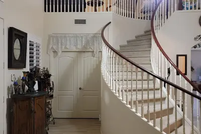 Image de Spacious 4, 000 sq ft home. 4 bedroom, 4 bath, 4 queen, 2 king beds, 1 hide-a-bed