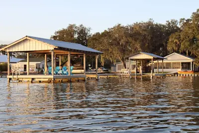 Image de Relaxing Renovated Cottage on  Lake June in Winter with Dock!