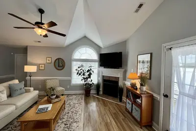 Image de New! Charming Townhome 3 Minutes to Campbell