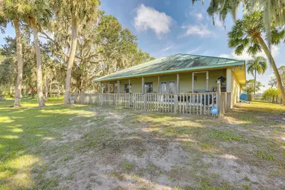 Image de On Lake Istokpoga: Lorida Home w\/ Lanai!