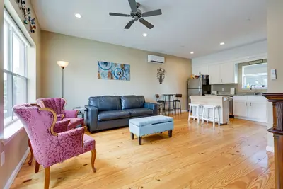 Image de Walkable Downtown Apt w/ Game Room!