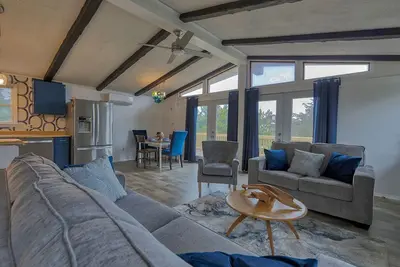 Image de Custom home by the shore!