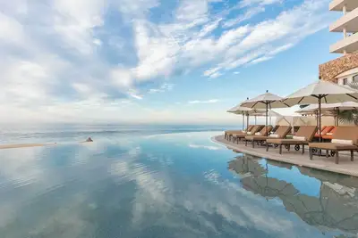 Image de 2 bdrm Penthouse next door to the Arch of Cabo on a private Pacific Beach front!