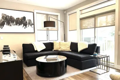 Image de Luxurious Vail Townhome with close proximity to Golf Course, Skiing and Dining