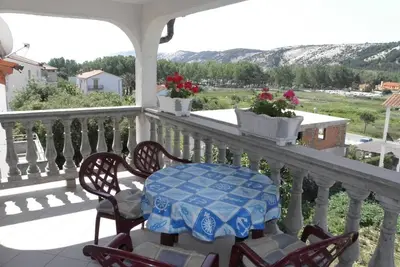 Image de Appartement dans Lopar avec vue mer, terrasse, Wifi, Machine à laver (593-2)