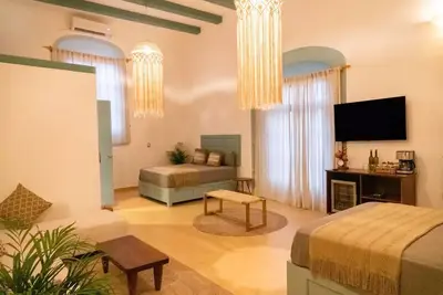 Image de Tsadi Suite, Intuition when traveling