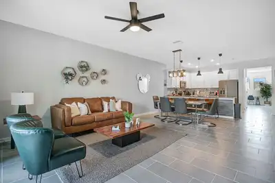 Image de New condo near the theme parks!