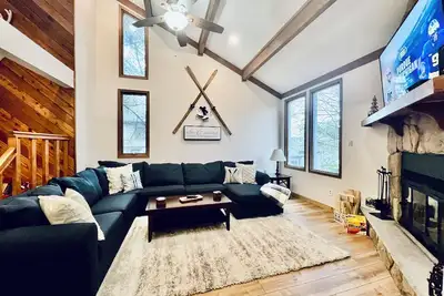 Image de Lake Harmony’s Adventure or Relaxation. . . Hot Tub, Gameroom, Fire-pit & Fireplace