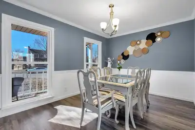 Image de Big & Bright | Fenced Yard | King Bed Master Suite