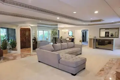 Image de Luxury 3Level 6Bedroom Villa Nature Reserve Views