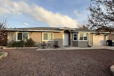 Image de Cozy Retreat only 10 minutes from Whiskey Row and Court House Square.