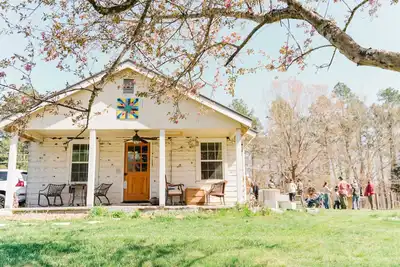 Image de Schoolhouse Vintage Home on the Farm