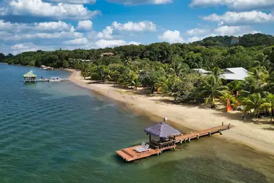 White sand beach, 3 bedrooms house - walking distance to West End and West Bay