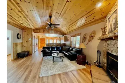 Image de Enchanting Cabin with Hot Tub & Quiet Neighborhood