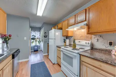 Image de Uptown Charlotte Townhome w/ Patio & Yard!