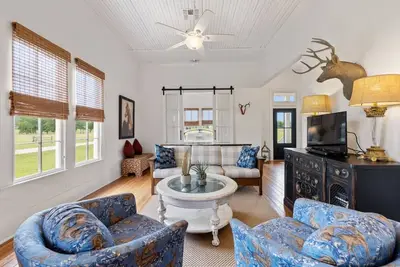 Image de A luxury Farmstead retreat!