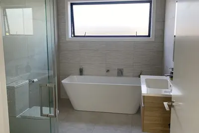 Image de Luxury 4 bedroom homeWith hot tub and outdoor living