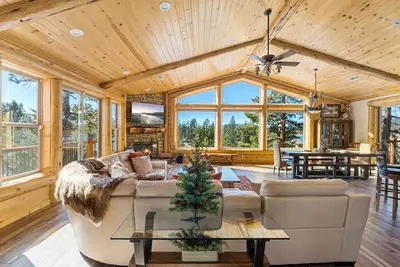 Image de Eagles Landing. Newer Remodel with Stunning Views of the slopes, mountain. Jacuzzi Tub and firepit.