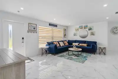 Smart Home in Clearwater w\/ Jacuzzi