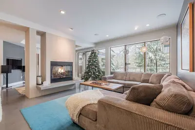 Image de Gorgeous townhouse | Private hot tub | Bbq