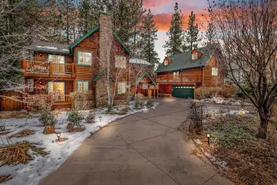 Image de Flitterbick Lodge Fawnskin Log Cabin Retreat w/ Hot Tub