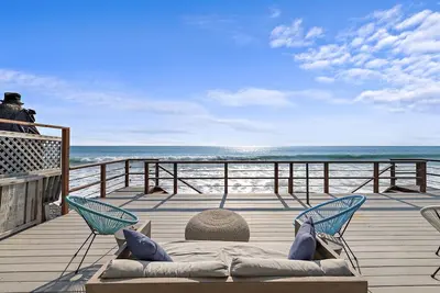 Cozy Beach Cottage On The Sand!