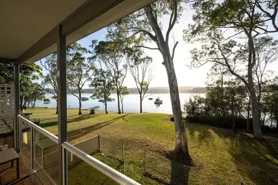 Image de Omaroo: Lakefront Home for families or couples. Walking distance to Club & Shops