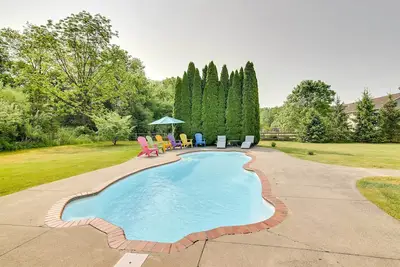 Image de Calm Columbia Haven: Outdoor Pool, Hot Tub!