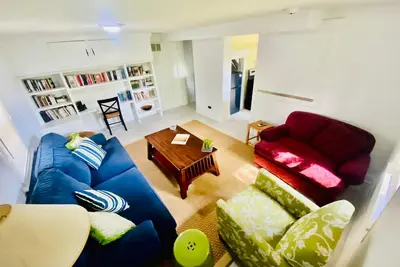 Image de Cozy home amazing location walk to Uva/Stadium