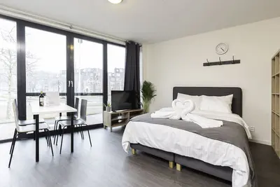 Image de Luxurious Loft apt w\/ View walk city center 02d