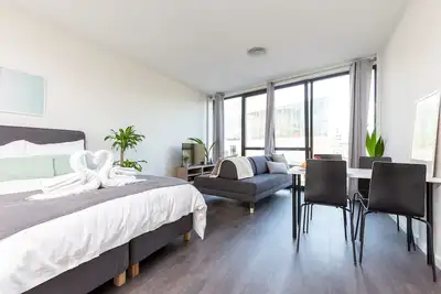 Image de City Center Penthouse w\/ Balcony open View 20f