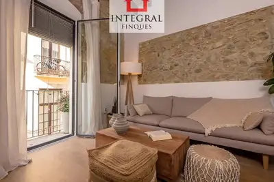 Image de Charmant Duplex Rénové au Centre de Palamós - 150m de la Plage, Terrasse et Garage Inclus