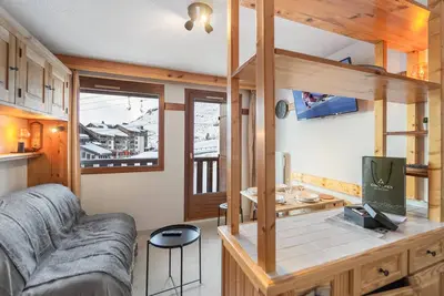Image de Studio calme proche pistes avec balcon, linge inclus