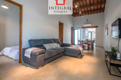 Charmante cabane rénovée face à la plage avec patio privé, climatisation et parking à Palamós