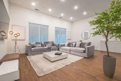 Image de New Crisp Townhome - Knox/Lower Greenville!