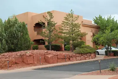 Image de Sedona Summit Studio · Beautiful Red Rock Views! \nStudio Suite.