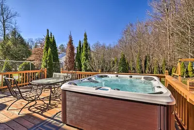 Image de Long Pond Hideaway w\/ Deck + Private Hot Tub!