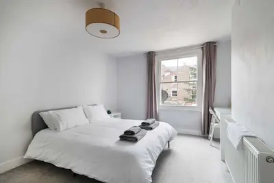 Peaceful flat 1 minute from Clapham Junction