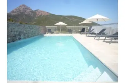 Appart climatisé, piscine chauffée, wifi, 2 chambres, 7 min plage, 1 min rivière