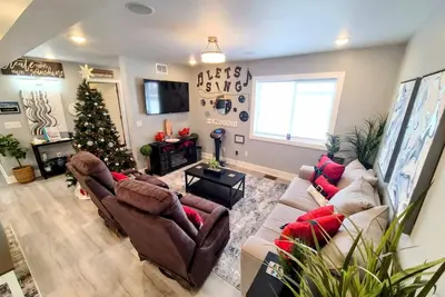 Image de Newly Built Waterfront home w\/amazing views!