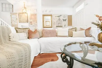 Image de Rare Oasis w 5 bed in Pittsburgh- Instaworthy