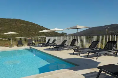Image de Appart 4 pers piscine chauffée, wifi, 2 chambres, clim, 7 min mer, 1 min rivière