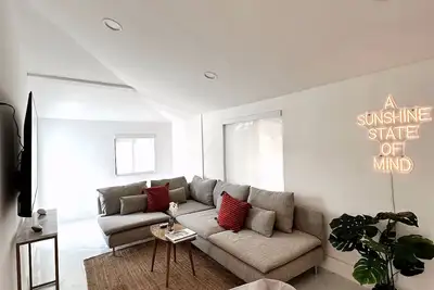 Image de Modern House in the heart of Coral Gables